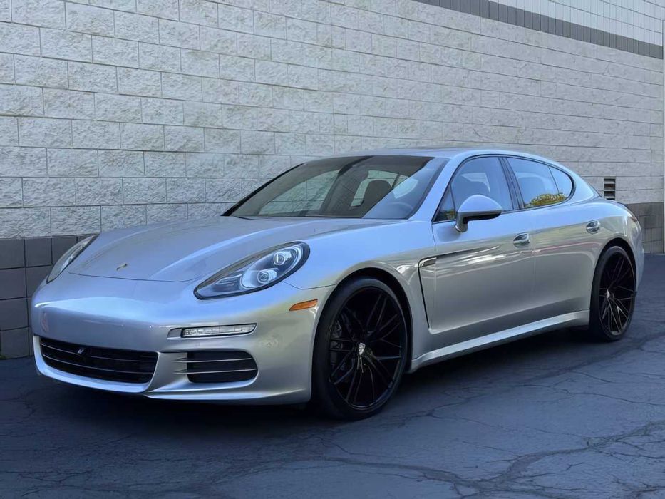 Porsche Panamera      2016