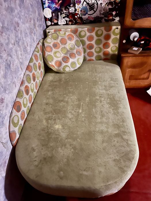 Дитяче ліжко-диван Б/В. Розкладний диван, з відсіком для збереження.