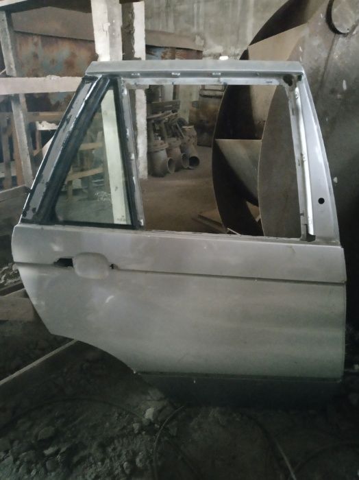 Дверь задняя правая BMW x5 e53, со стеклом серый, крашена.