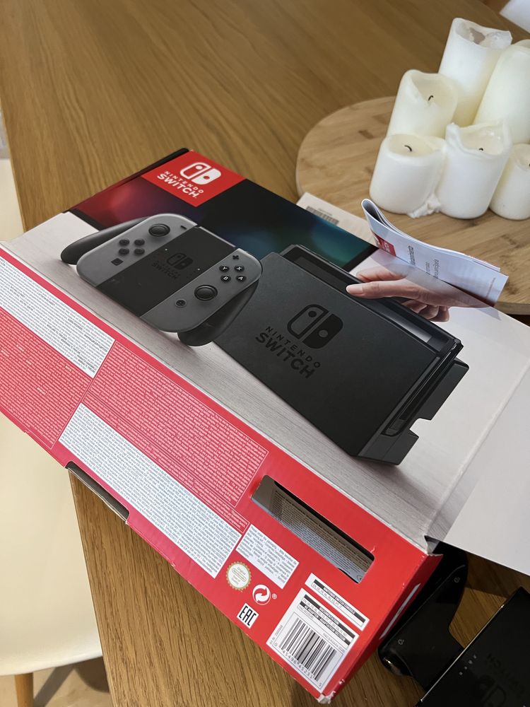 Nintendo Switch c/ acessorios e 2 jogos. Não faço envios.