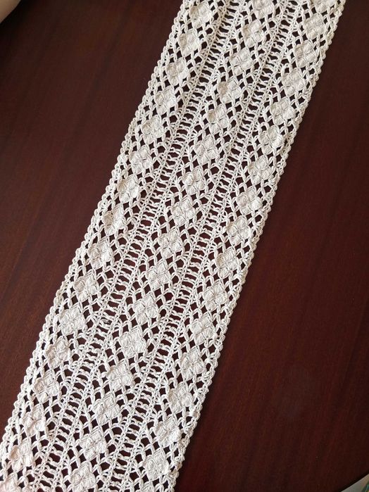 Caminho de mesa branco crochê 2.20m por 28cm