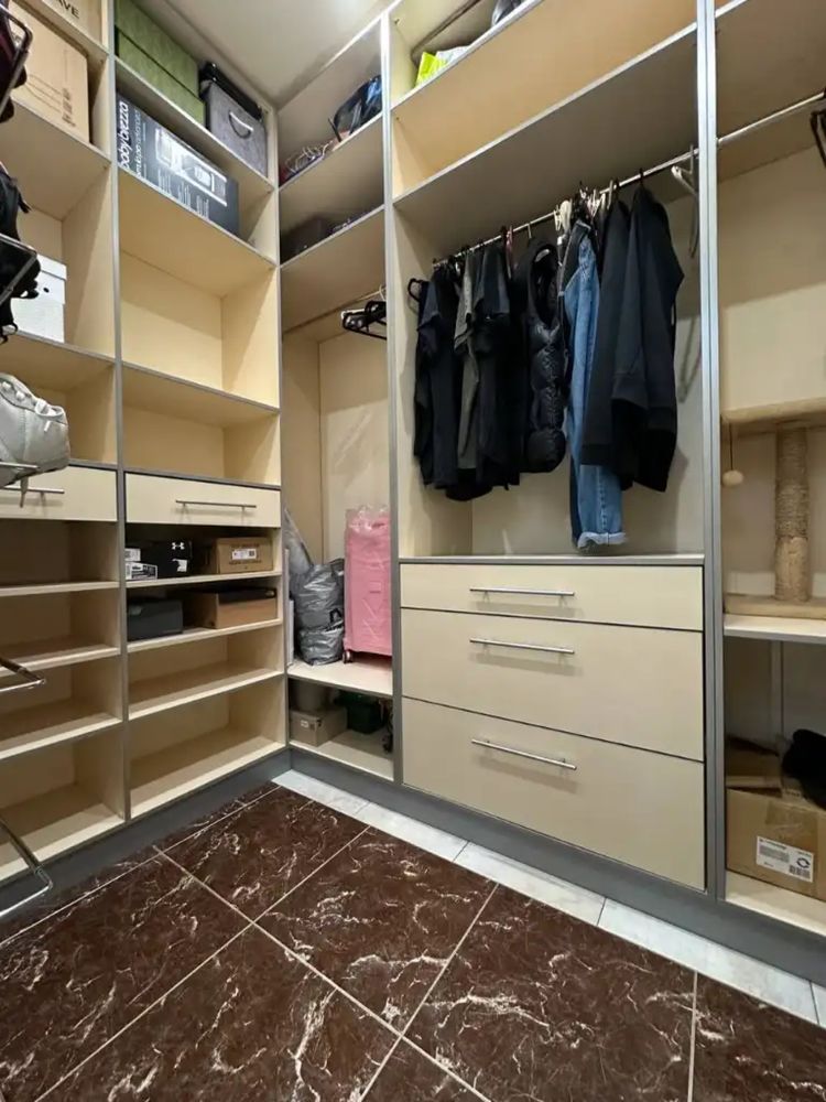 Продам 3-комн.квартиру 153 м.кв. Ремонт.В центре. Созидатель. Гоголя.