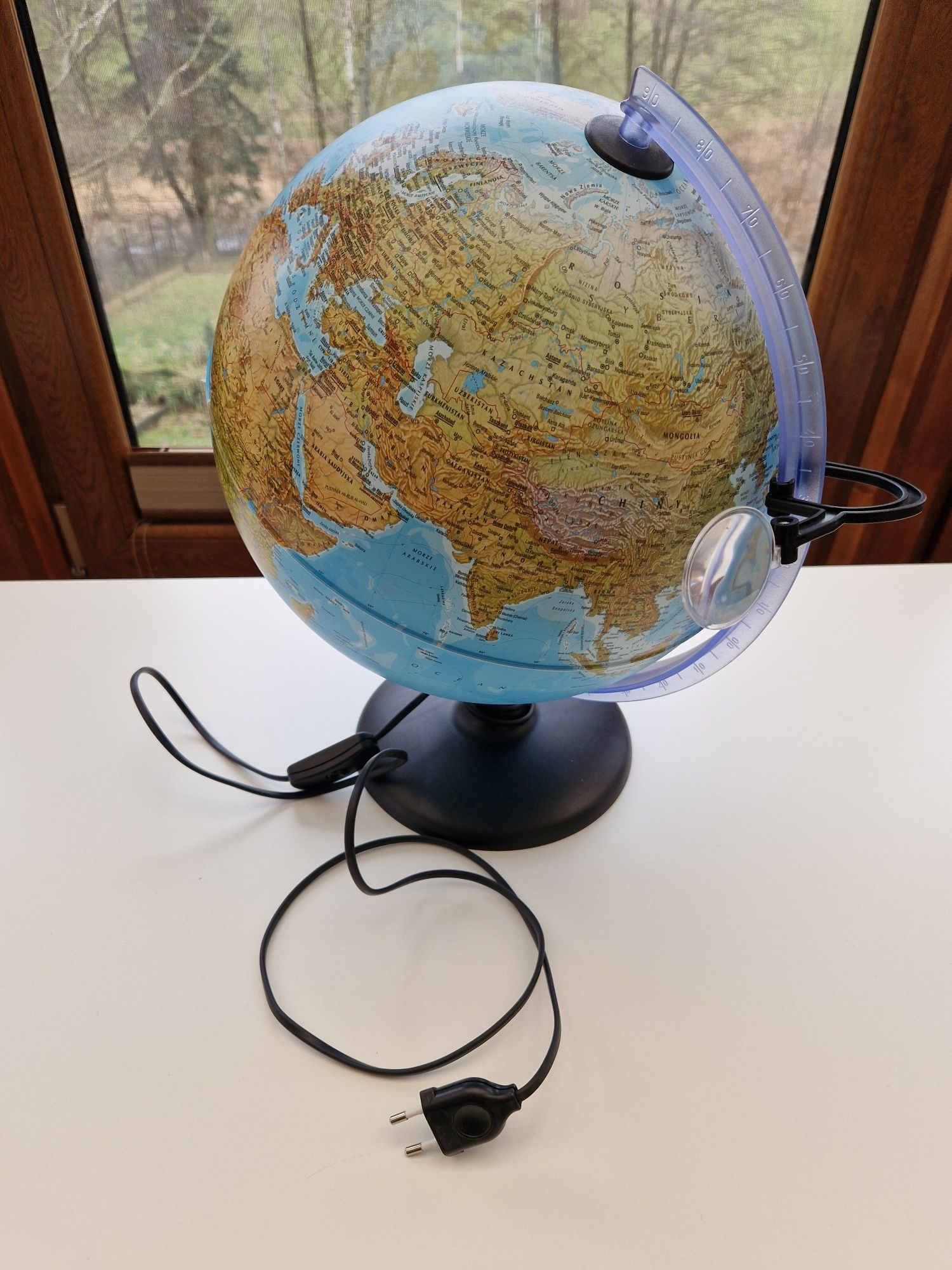 Lampka globus z lupą