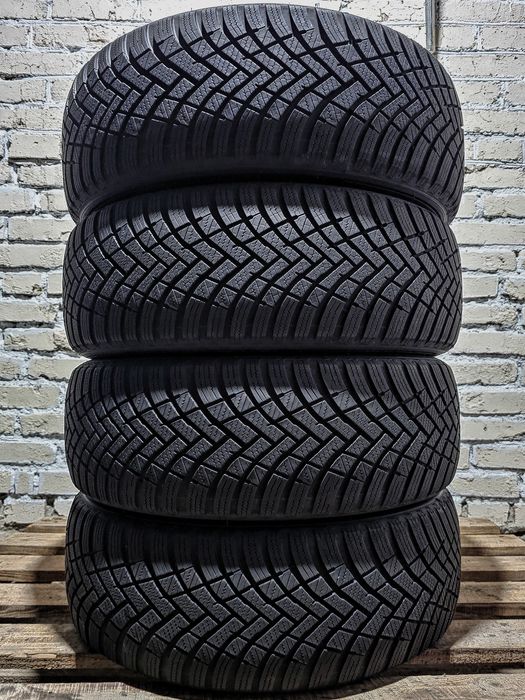 Зимові 205/55r17 Hankook | 8mm | 2022 | Hungary | Преміум шини | 4шт