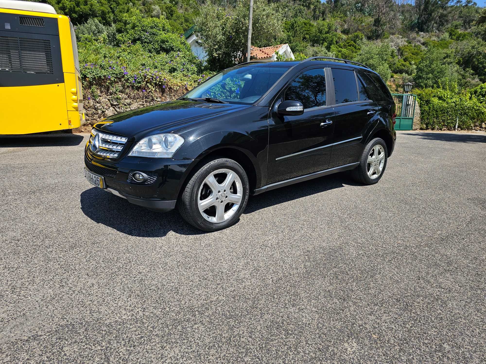 Vendo Mercedes ML 320 CDI em excelente estado.