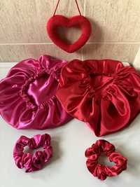 2 toucas en cetim vermelha e rosa para oferecer no dia dos namorados
