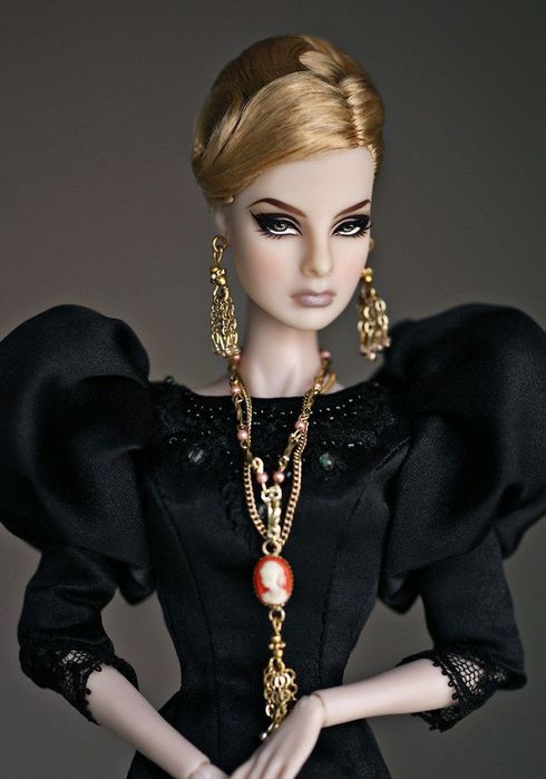 Integrity toys The Royal Weiss Agnes