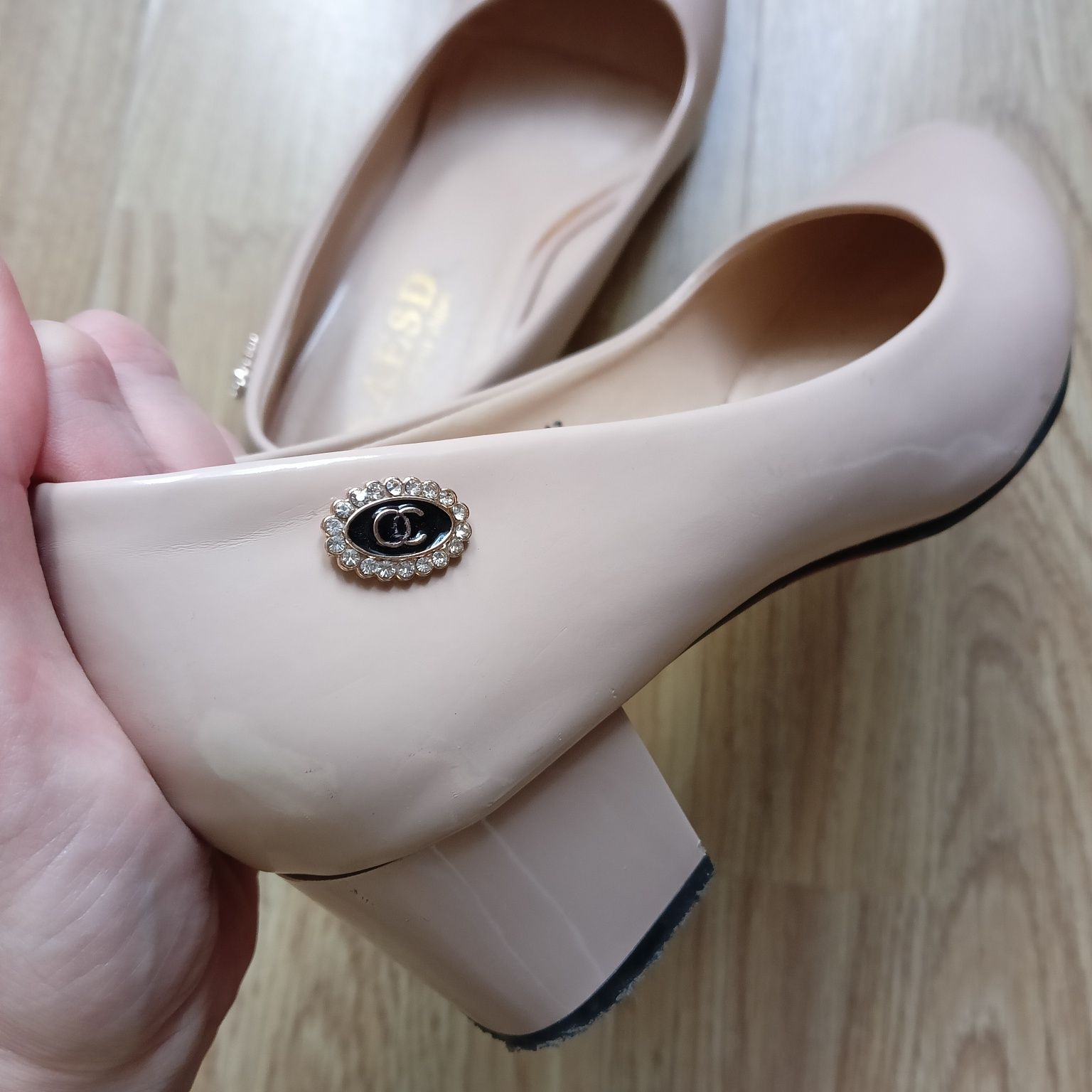 Buty na obcasie r.37