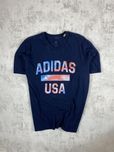 Футболка adidas tee з великим написом «adidas usa»