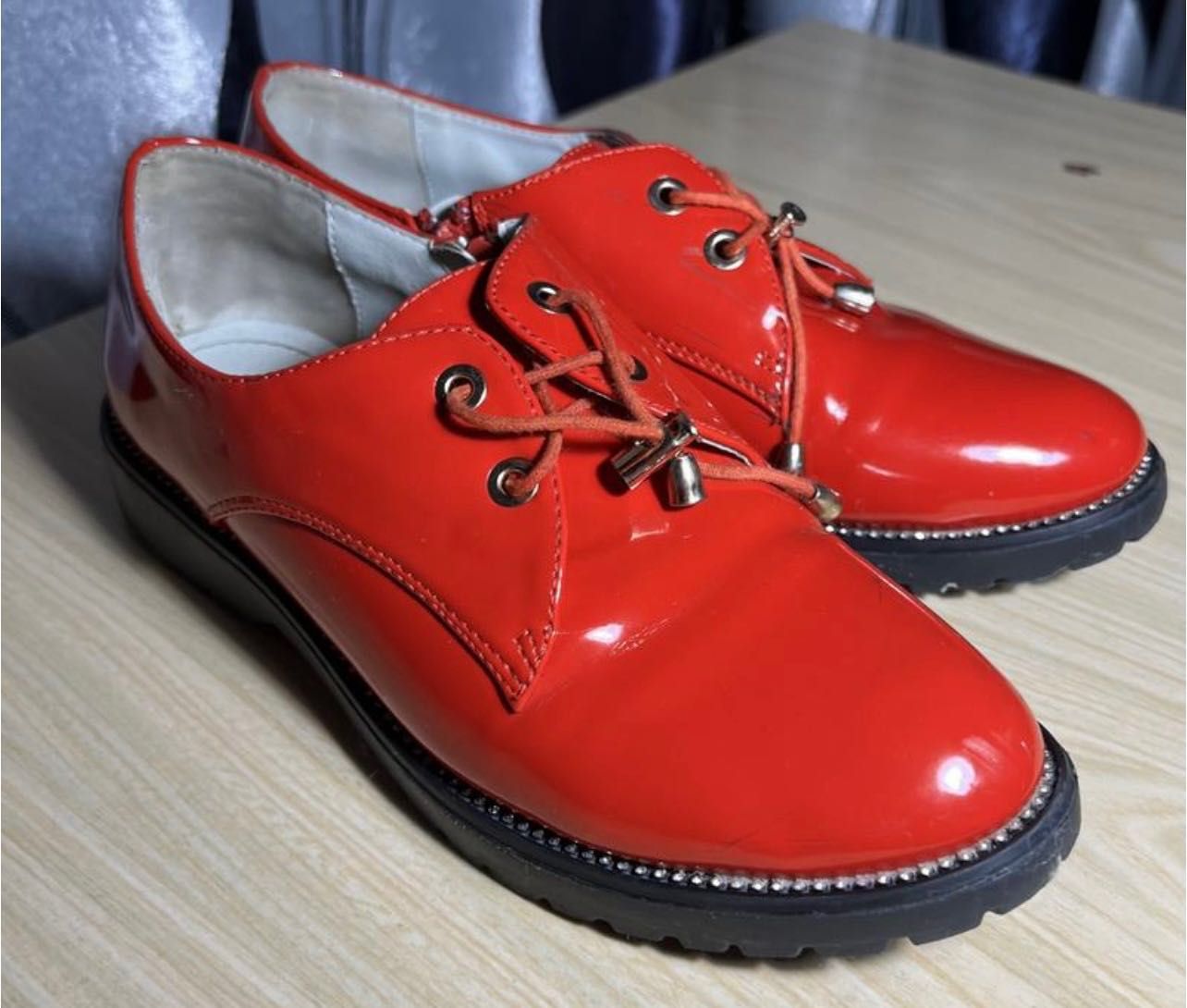 Туфлі лаковані червоні