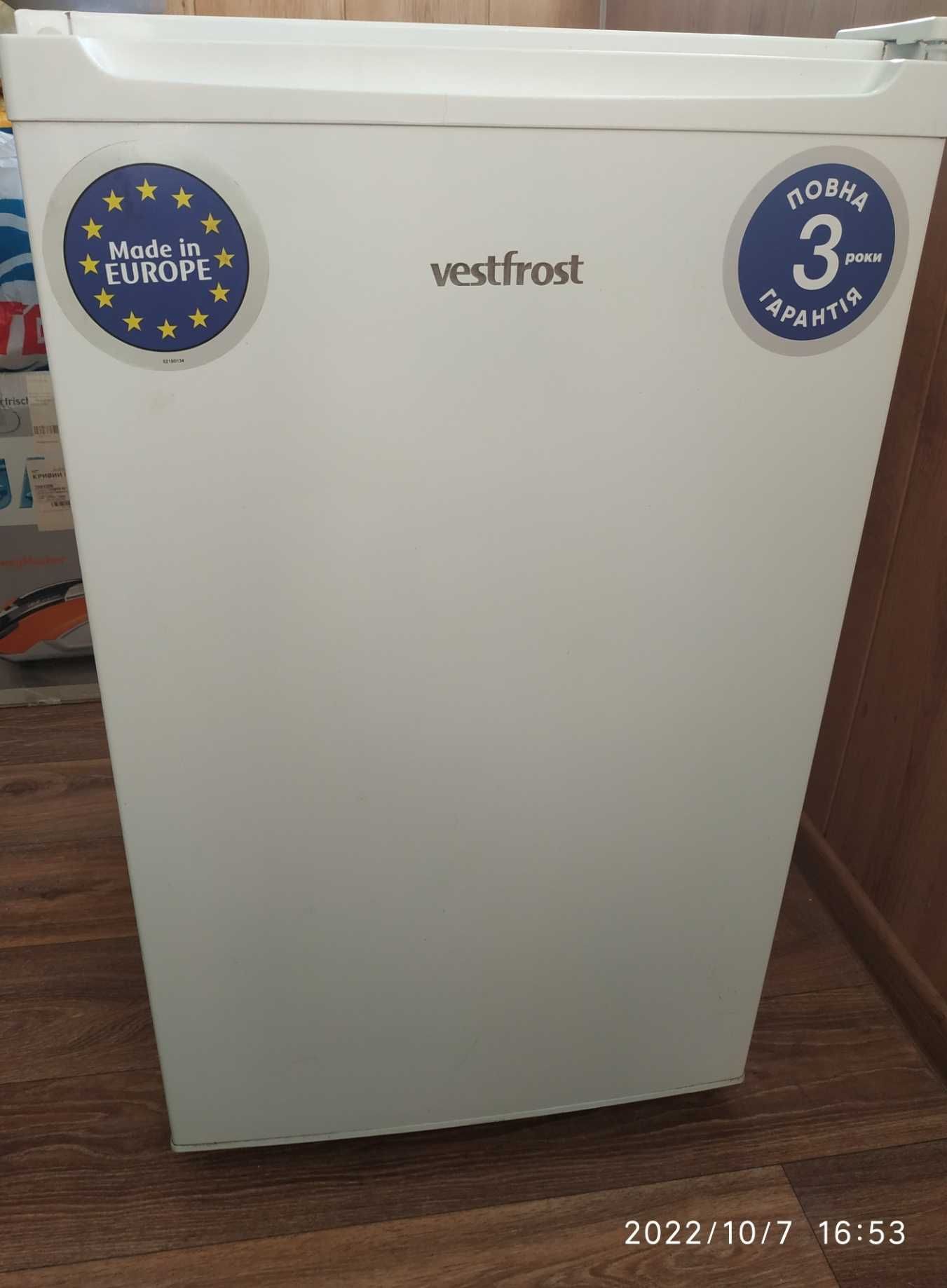 Барний холодильник VESTFROST CMR085W
