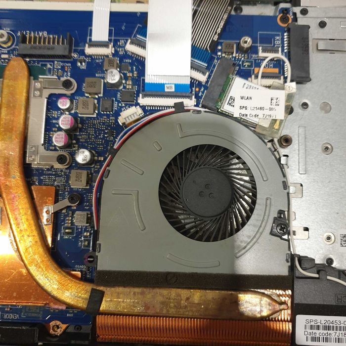 motherboard de um HP 15-da, processador i5-8250, testada sem anomalia
