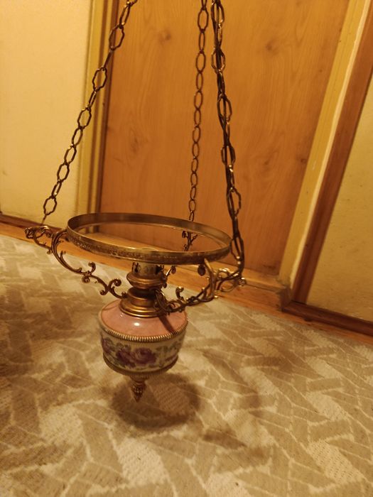 Piękny żyrandol wiszący mosiądz i ceramika
