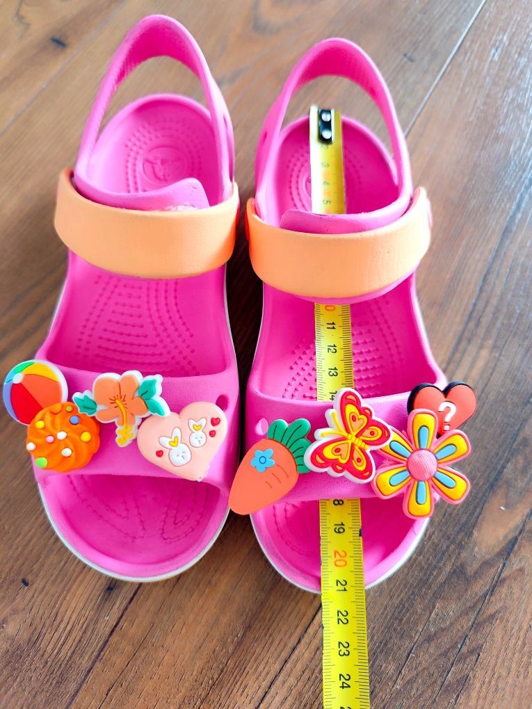 Crocs J1 31 32 sandały gumowe buty do wody przypinki ozdoby