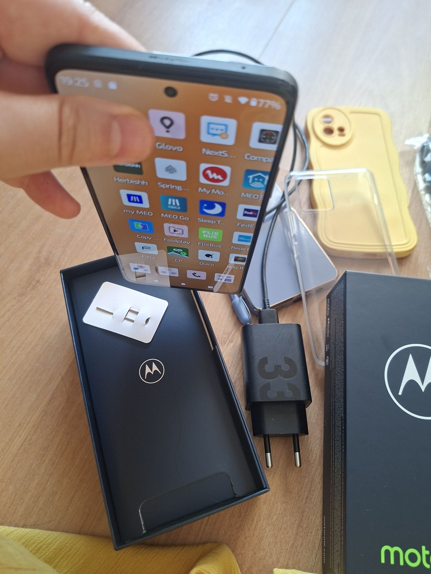 Motorola g72 + carregador + 4 capas