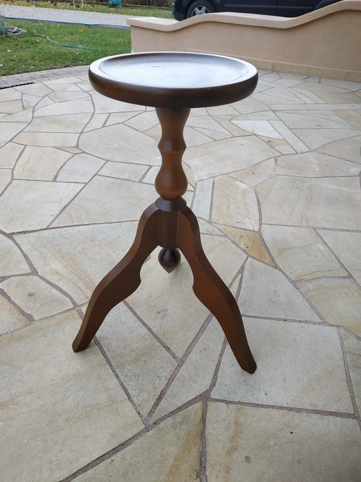 Drewniany stojak na kwiaty