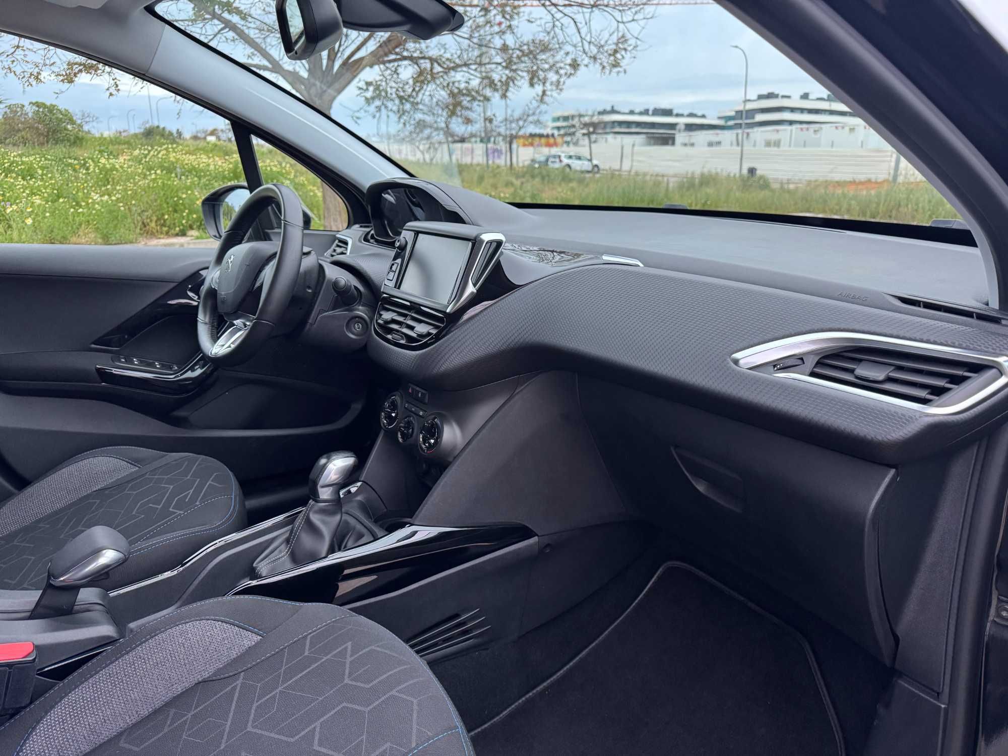 Peugeot 2008 1.2 PureTech Signature