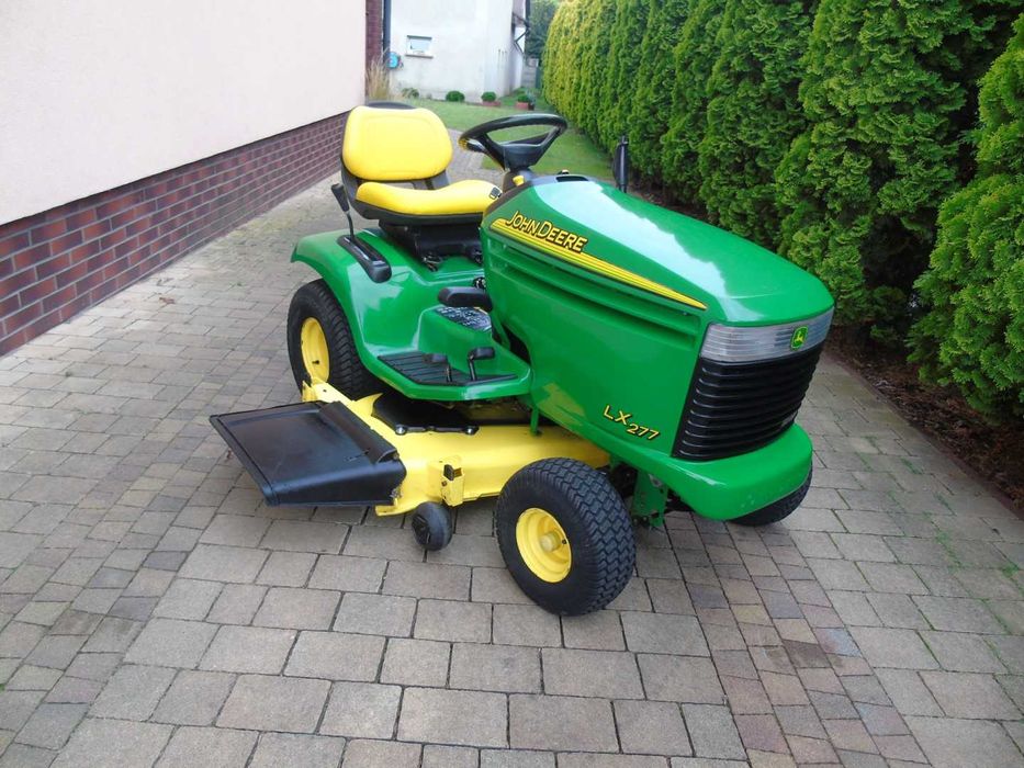 Traktorek kosiarka JOHN DEERE LX 277  17 KM 2 cyl. automat PO SERWISIE