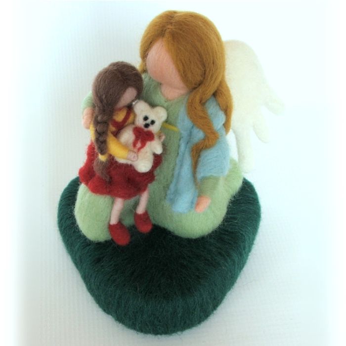 Anioł stróż z dziewczynką - rękodzieło, figurka filcowana
