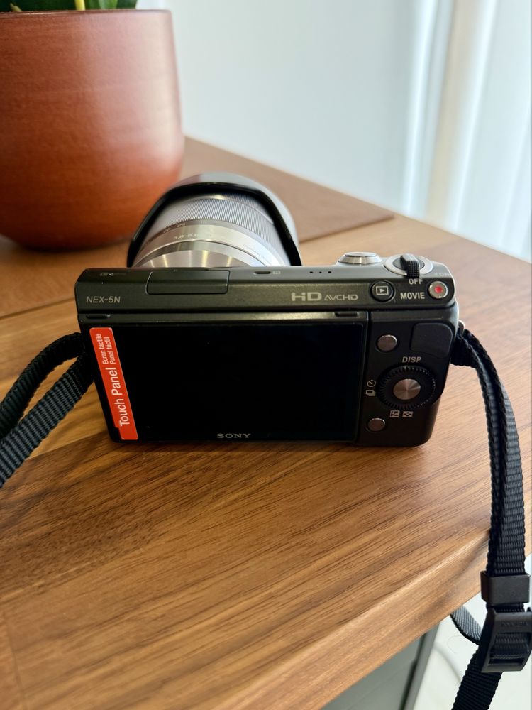 Sony NEX-5N + FE 18-55MM - FE 16MM