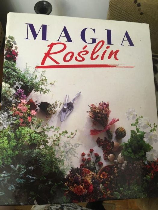 Magia roślin - encyklopedia roślin (w formie segregatora)