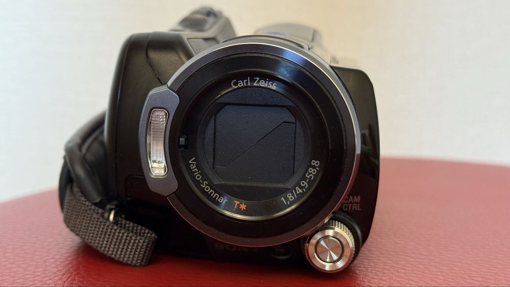 Видеокамера Sony Handycam AVCHD