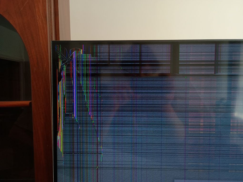 Telewizor TCL 55c805 uszkodzony