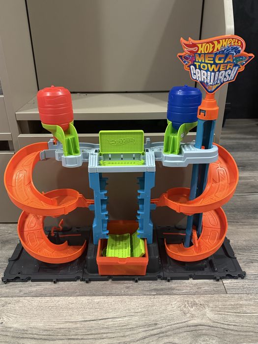 Трек hot wheels mega tower carwash