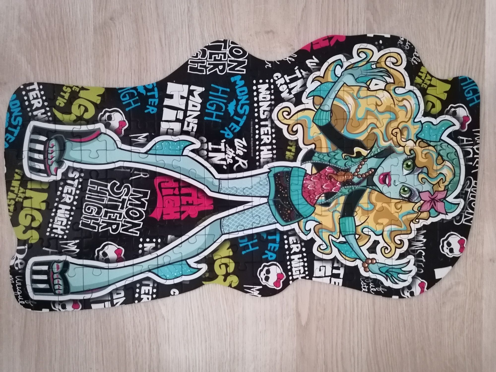 Monster High shape puzzle Lagoona Blue