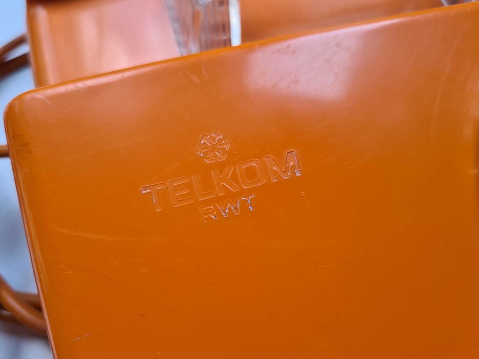 Kultowy Model z Obrotową Tarczą w Energetycznym Pomarańczu Telefon PRL