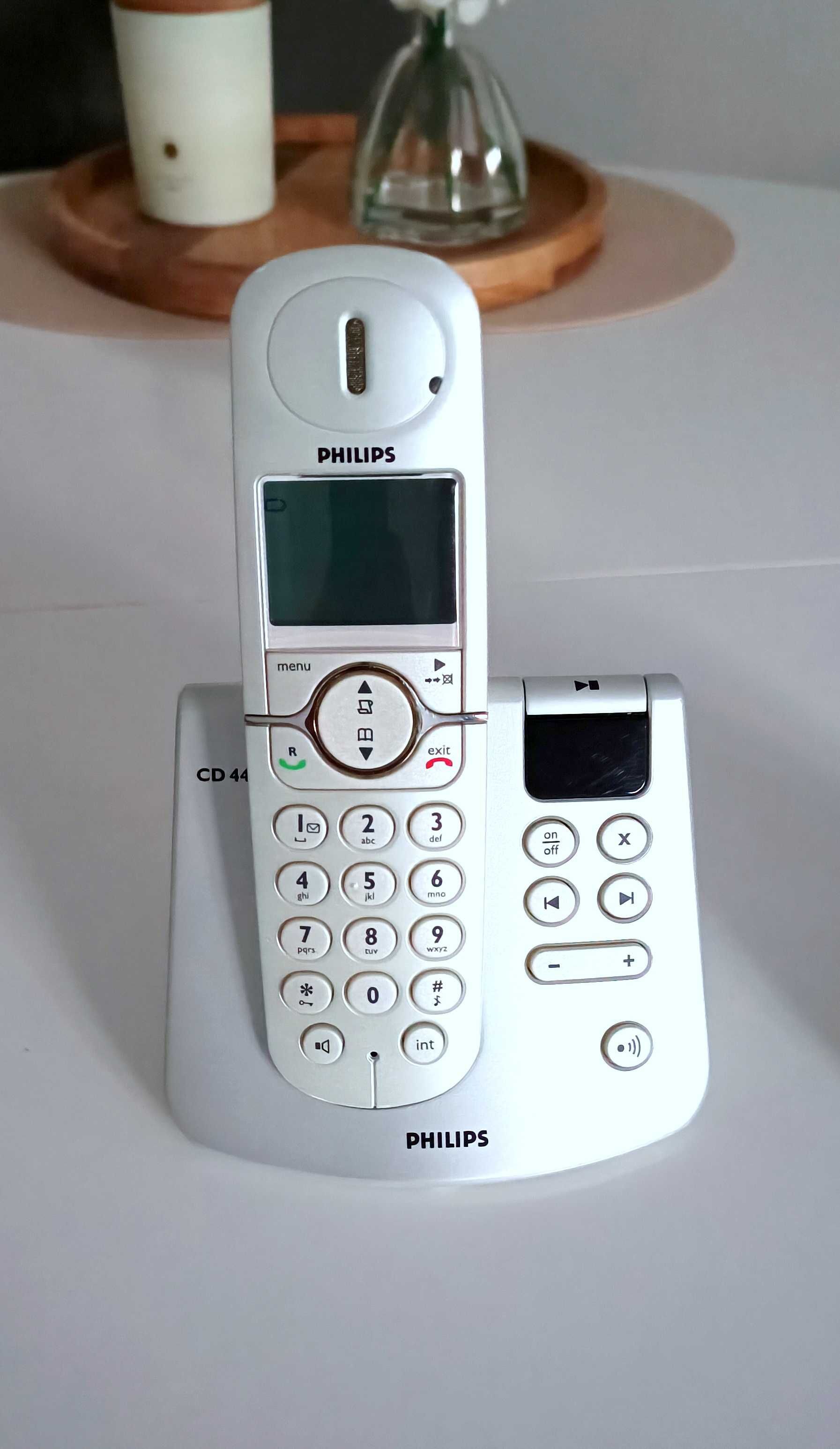Telefon bezprzewodowy z sekretarką PHILIPS CD 445 3 szt