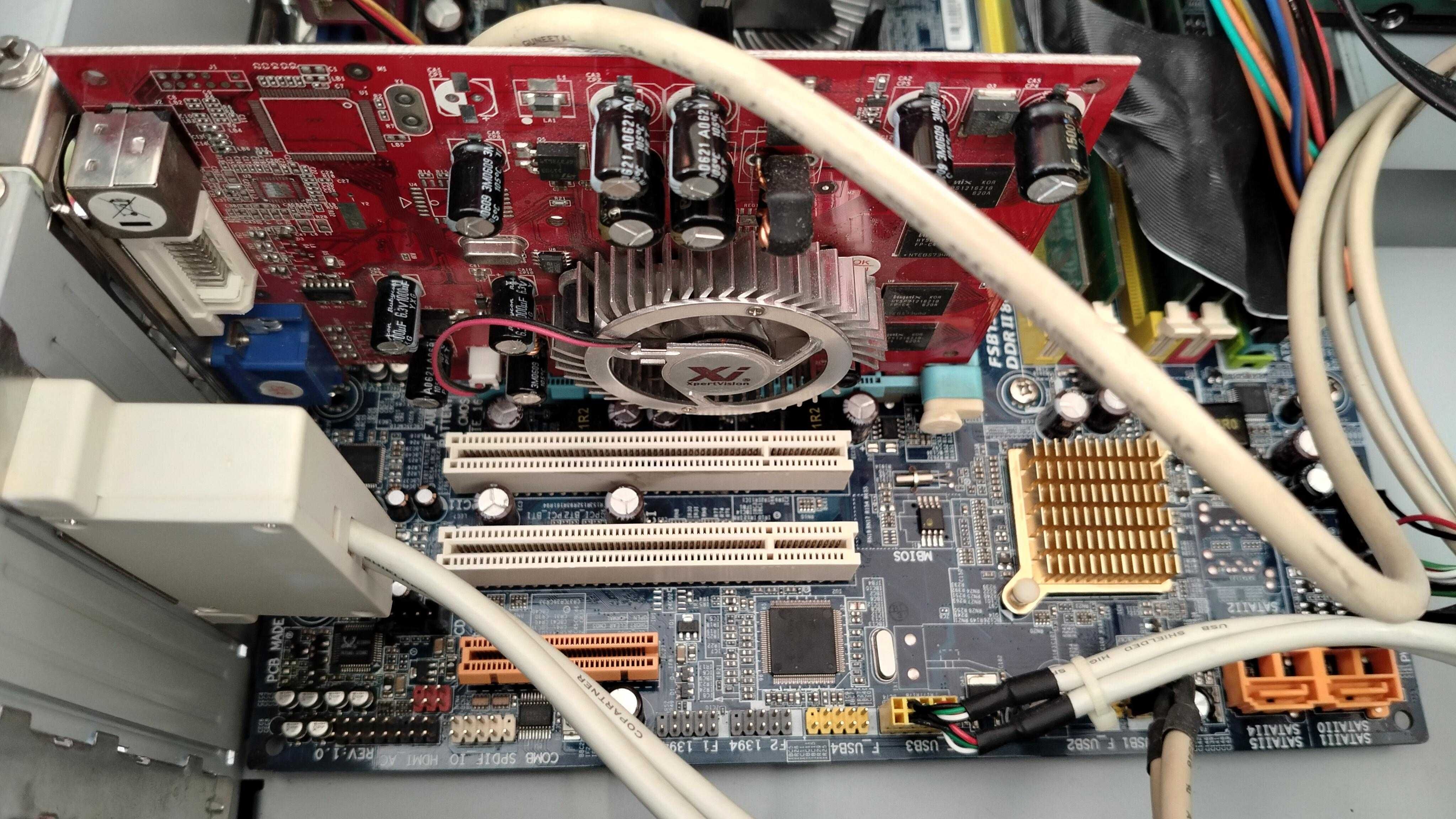 Komputer stacjonarny PC kpl zestaw z monitorem.