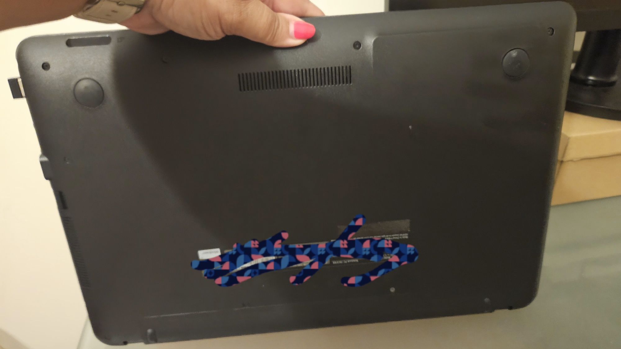 PC Assus + PC HP com oferta Tablet Surface