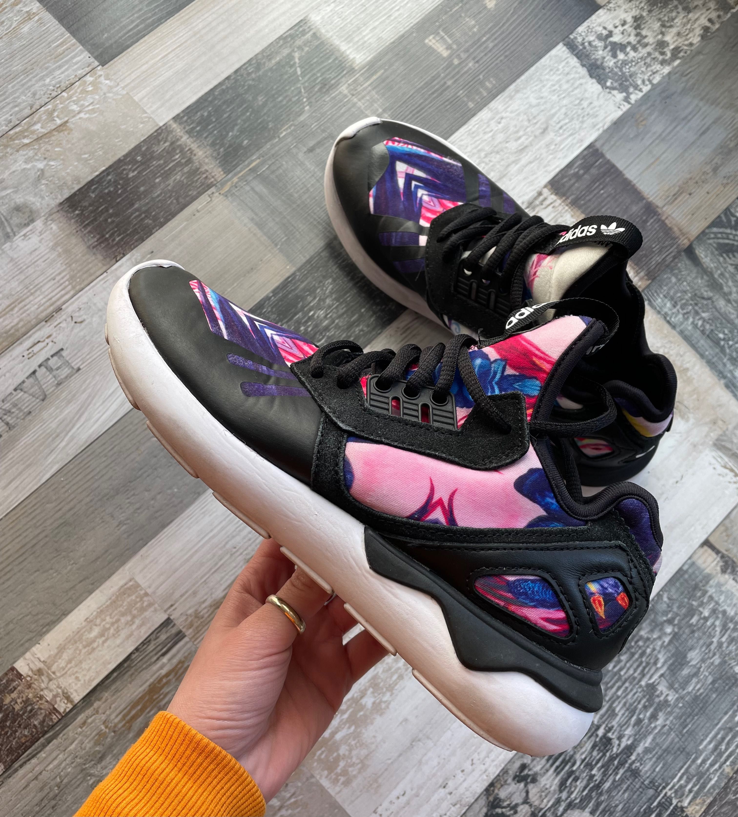 Adidas tubular :