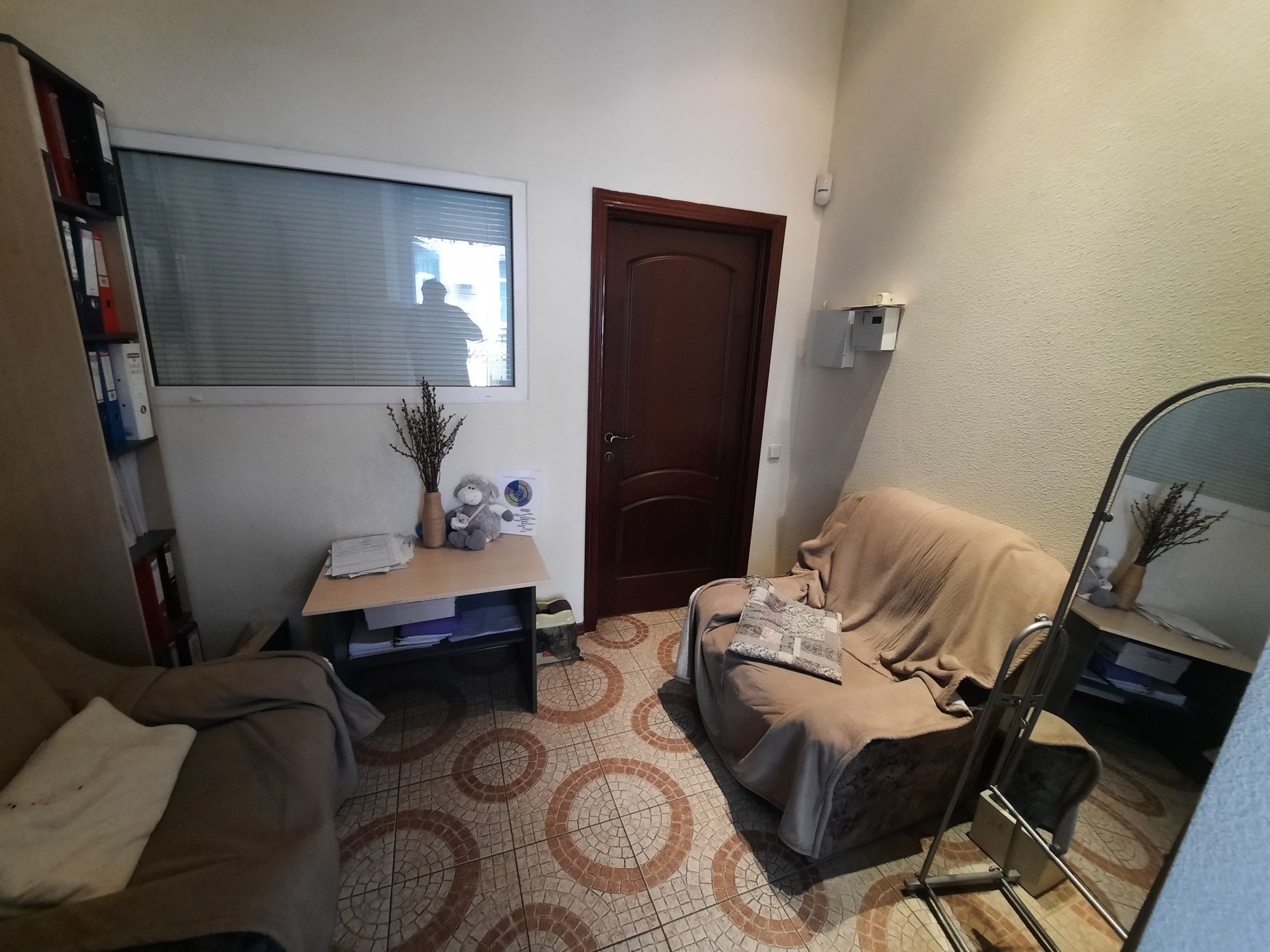 Продажа фасадного помещения 123 м² с арендаторами — инвестиция с доход