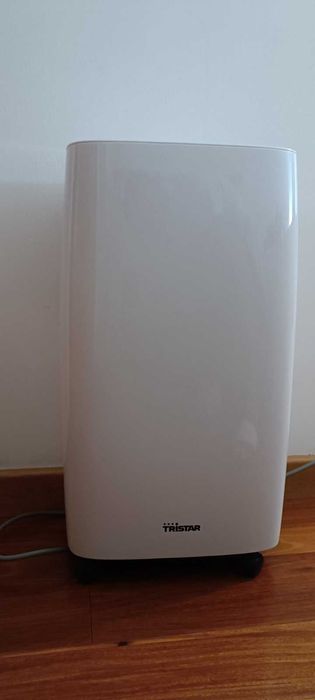 Desumidificador Tristar DH 5419
( 2,5 L - 10L / dia)