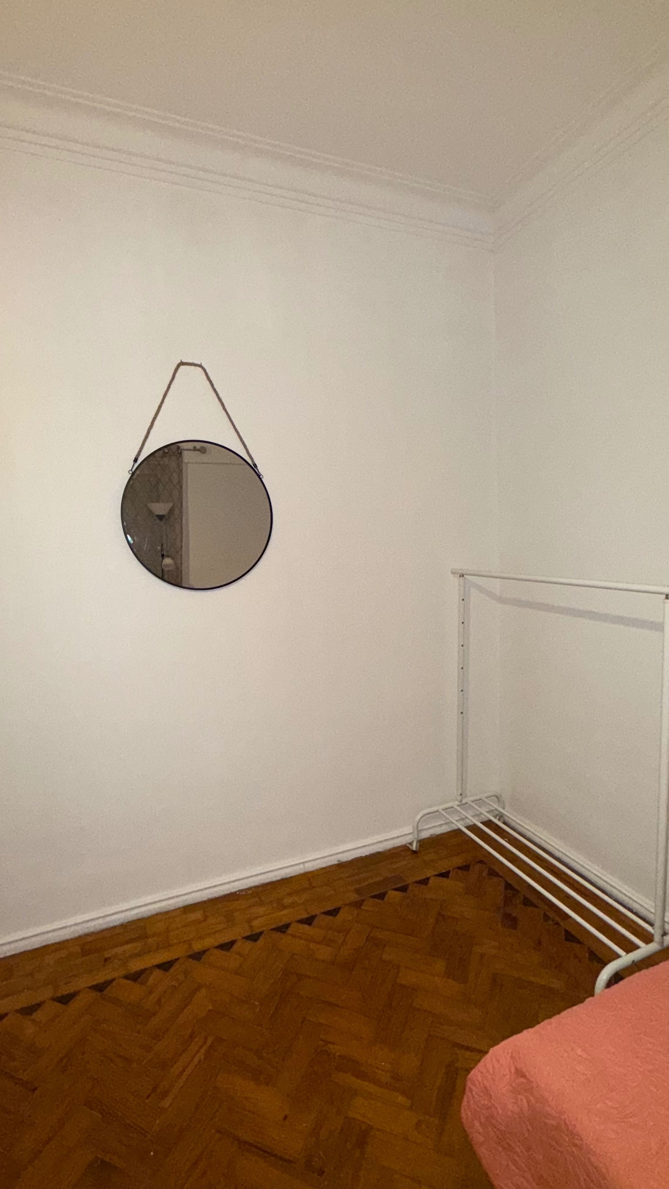 Quarto para senhora em algés