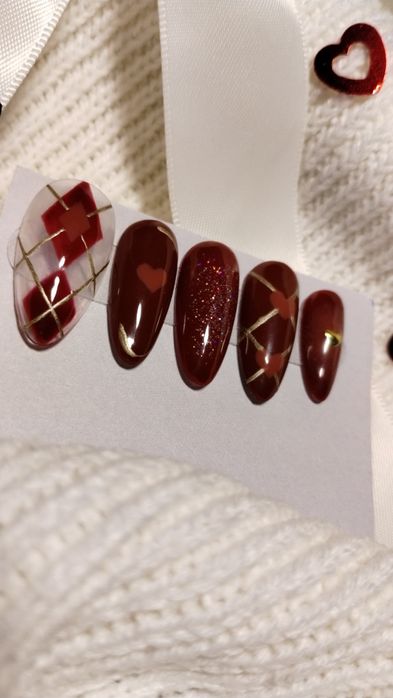 Serduszkowe press on nails, czerwone tipsy, sztuczne paznokcie serca