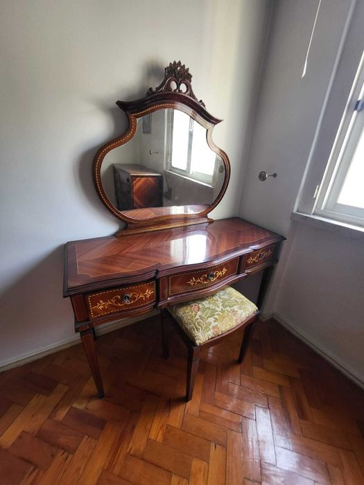 Mobília de quarto estilo Dona Maria