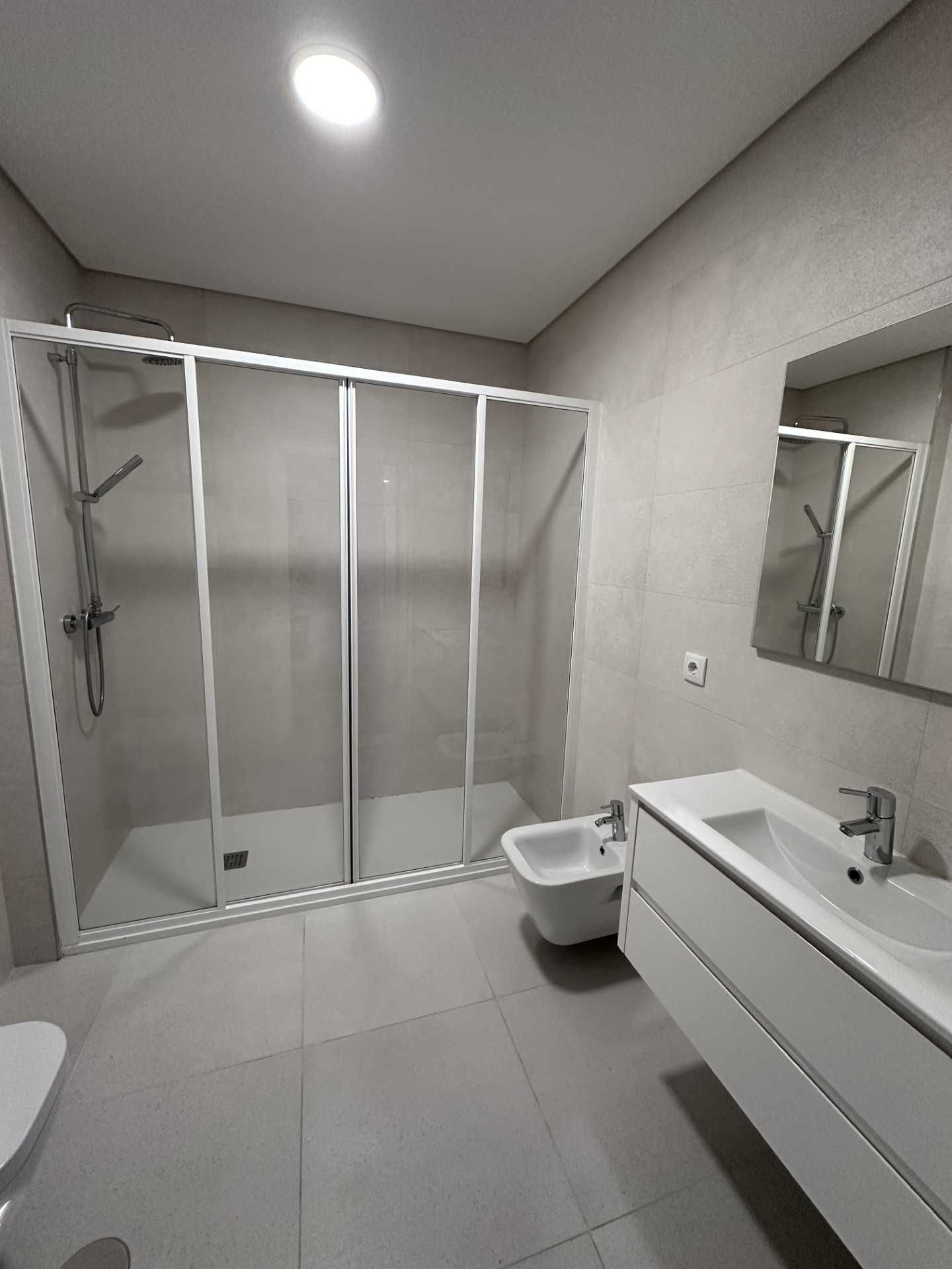 Apartamento T1, junto ao Palácio do Gelo