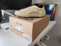 adidas Yeezy 700 V3 Safflower rozmiar 52 2/3
Safflower