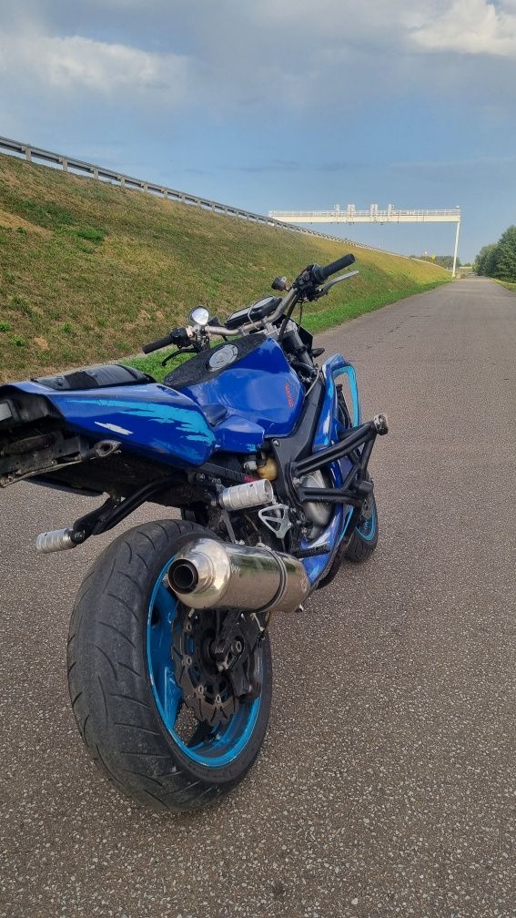 Honda cbr 600 f4is stunt