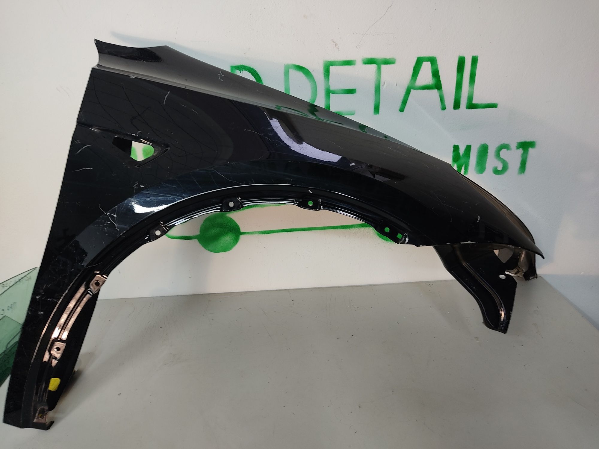 Крило переднє праве Tesla model Y