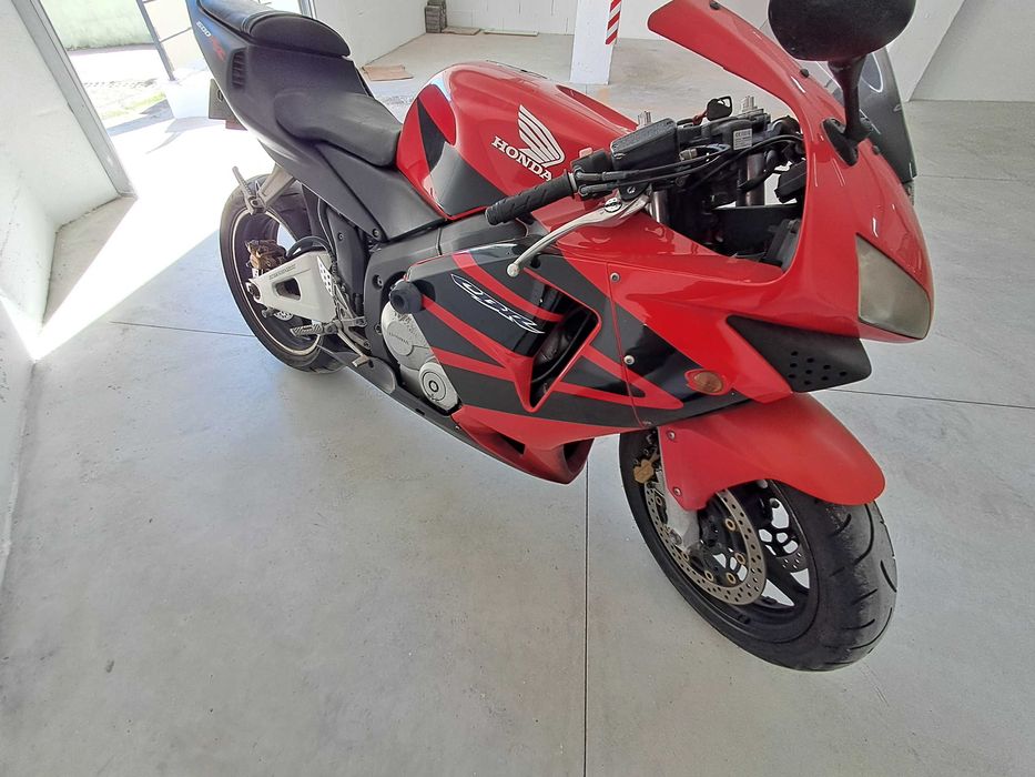 CBR600RR  Vermelha e preta 2004