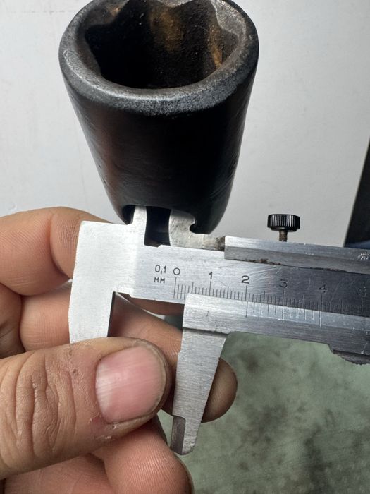 Ключ балоний на 27-24 мерседес рекс варіо