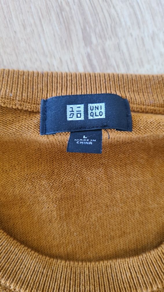 Sweter Uniqlo 100% Wełna. Cienki. Rozmiar L. Musztardowy