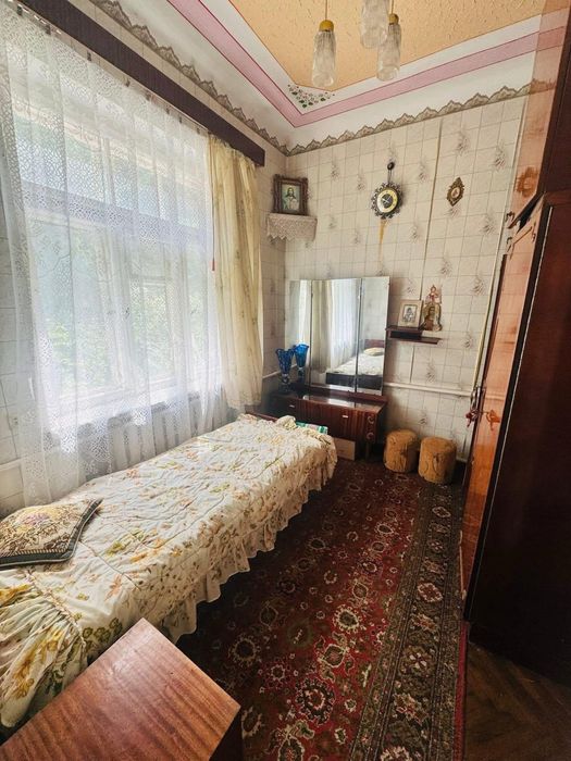 3-к квартира з гаражом, ділянкою в центрі м.Кременець