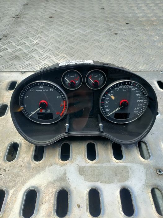 Audi S3 A3 8P 2.0 TFSI licznik tacho zegary benzyna FIS części LX7Z