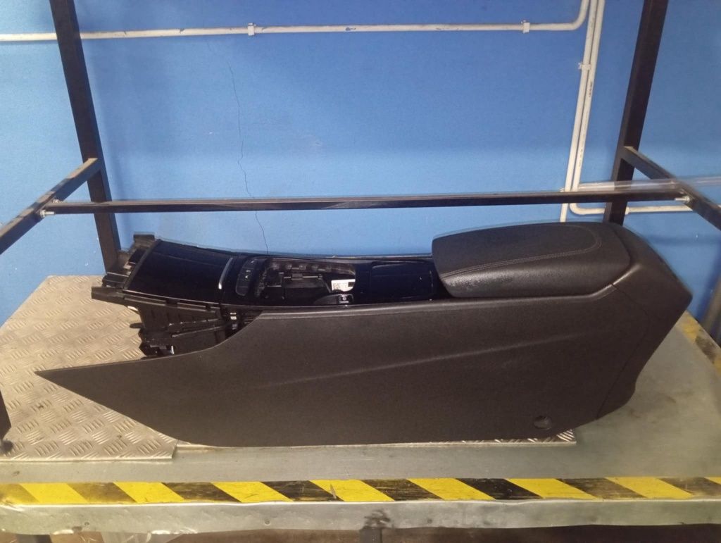 Tunel podłokietnik opel Insignia b ładowarka indukcyjna części