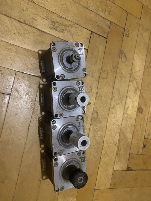 Кроковий двигун 23km c051 07v